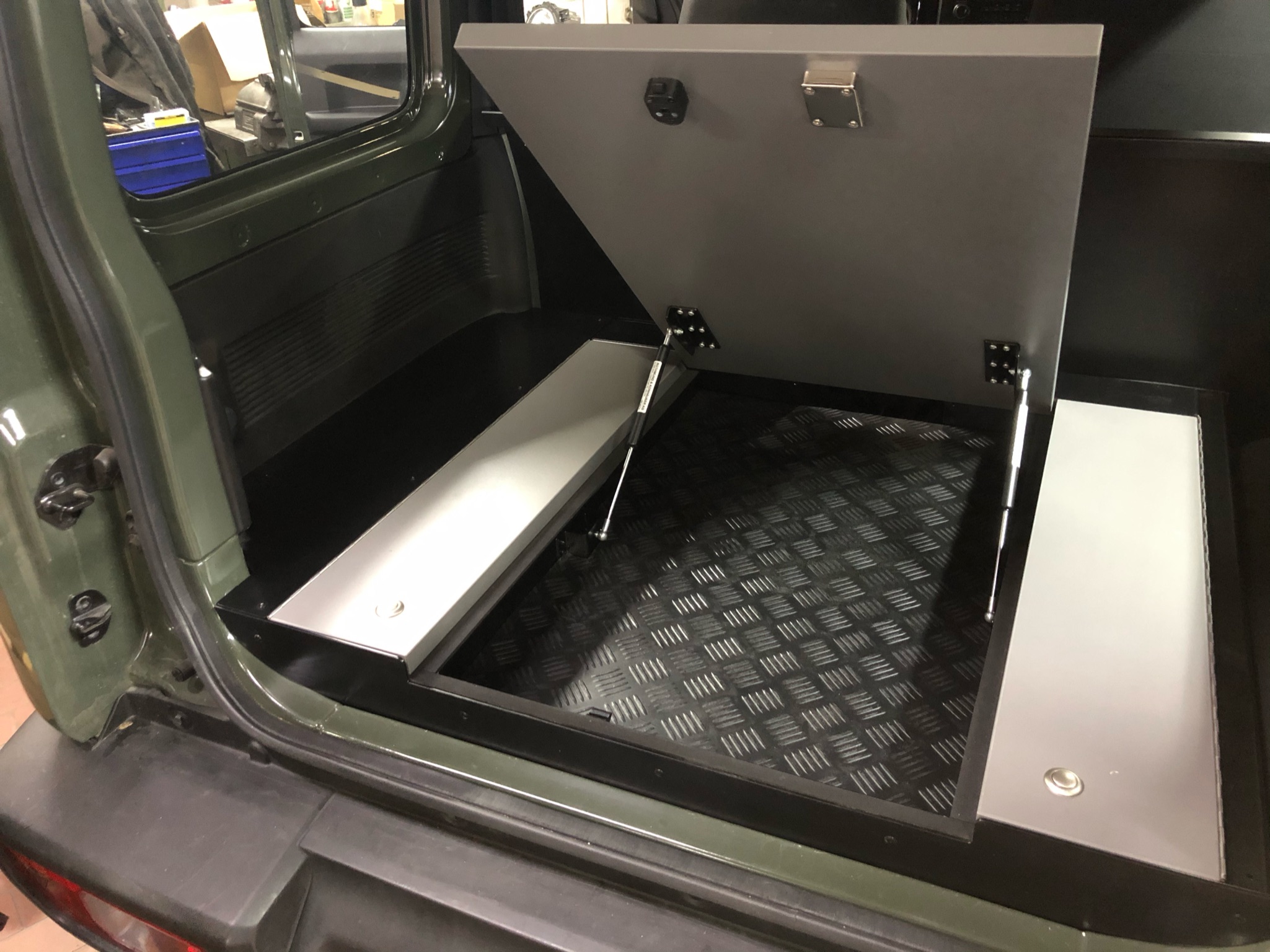 Suzuki Jimny Kofferraumausbau