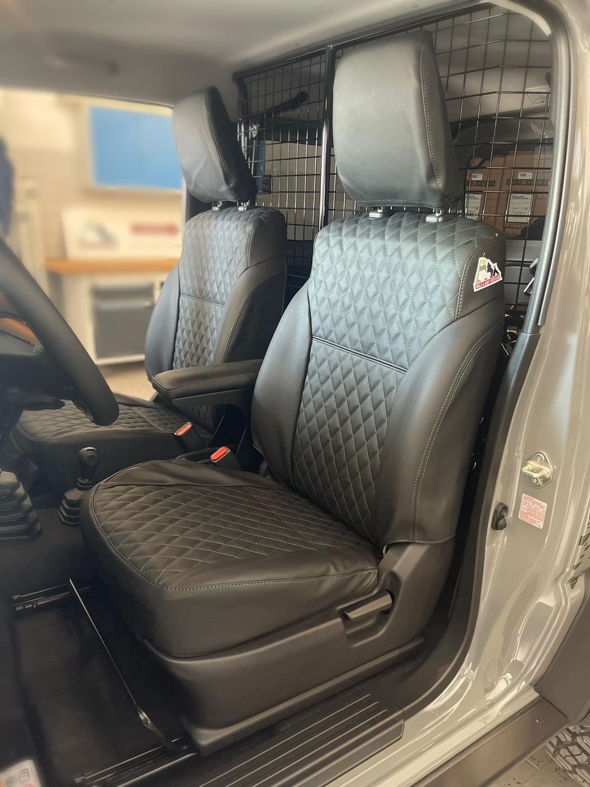 Sitzbezüge Suzuki Jimny Karomuster schwarz mit grünen Nähten